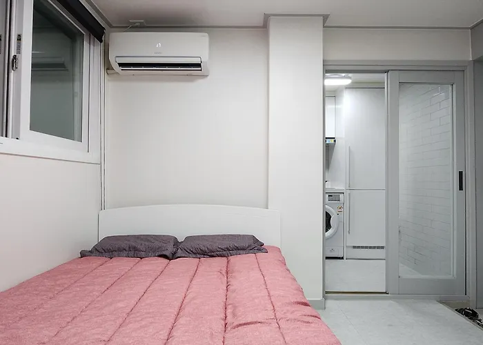 Affordable And Cozy Accommodation Near Nakseongdae Station