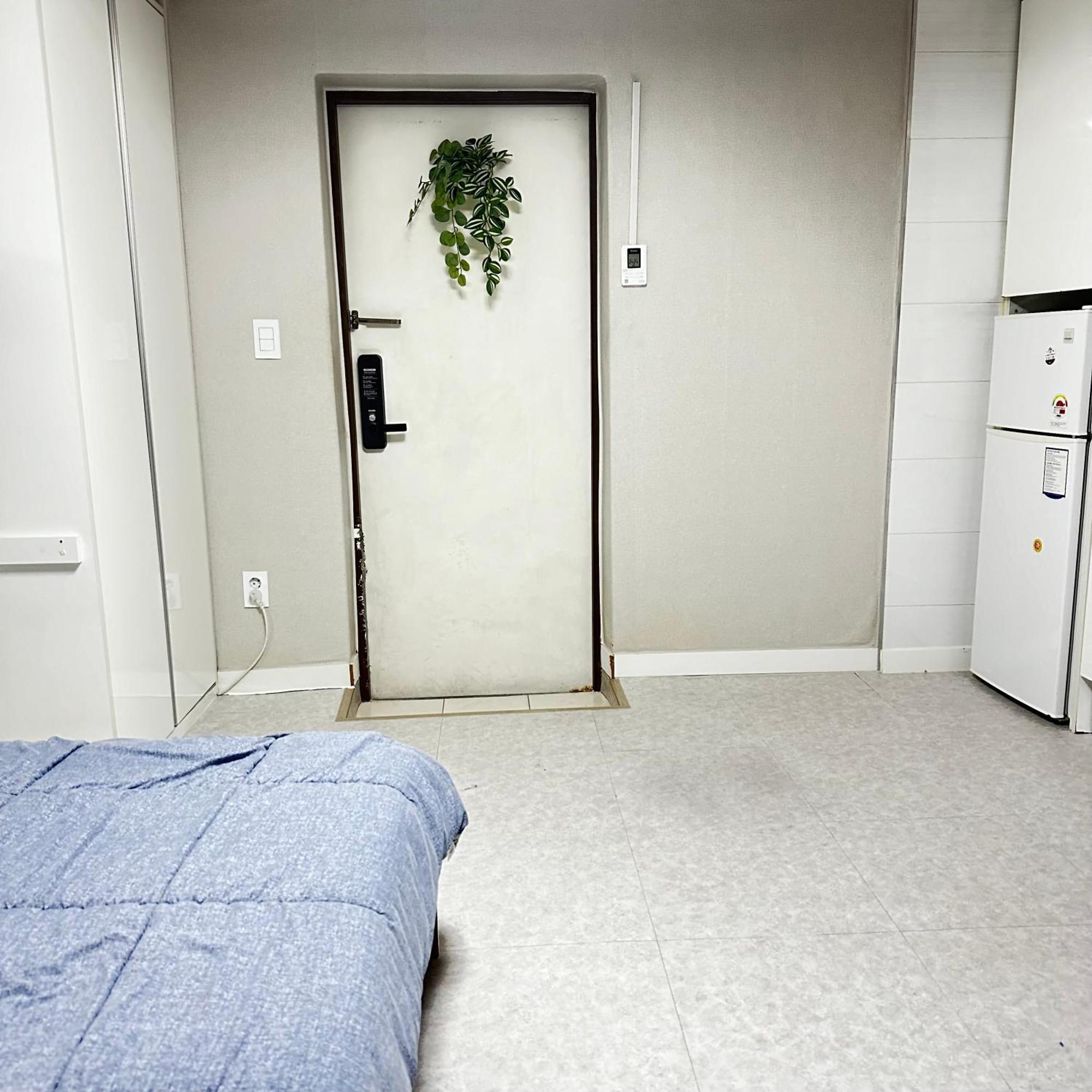 Affordable And Cozy Near Nakseongdae Station Apartment *
